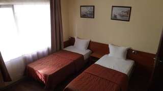 Отель Hotel Palitra Варна Двухместный номер эконом-класса с 2 отдельными кроватями-7