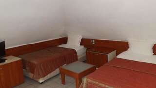Отель Hotel Palitra Варна Двухместный номер с 2 отдельными кроватями-10