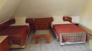 Отель Hotel Palitra Варна Двухместный номер с 2 отдельными кроватями-2